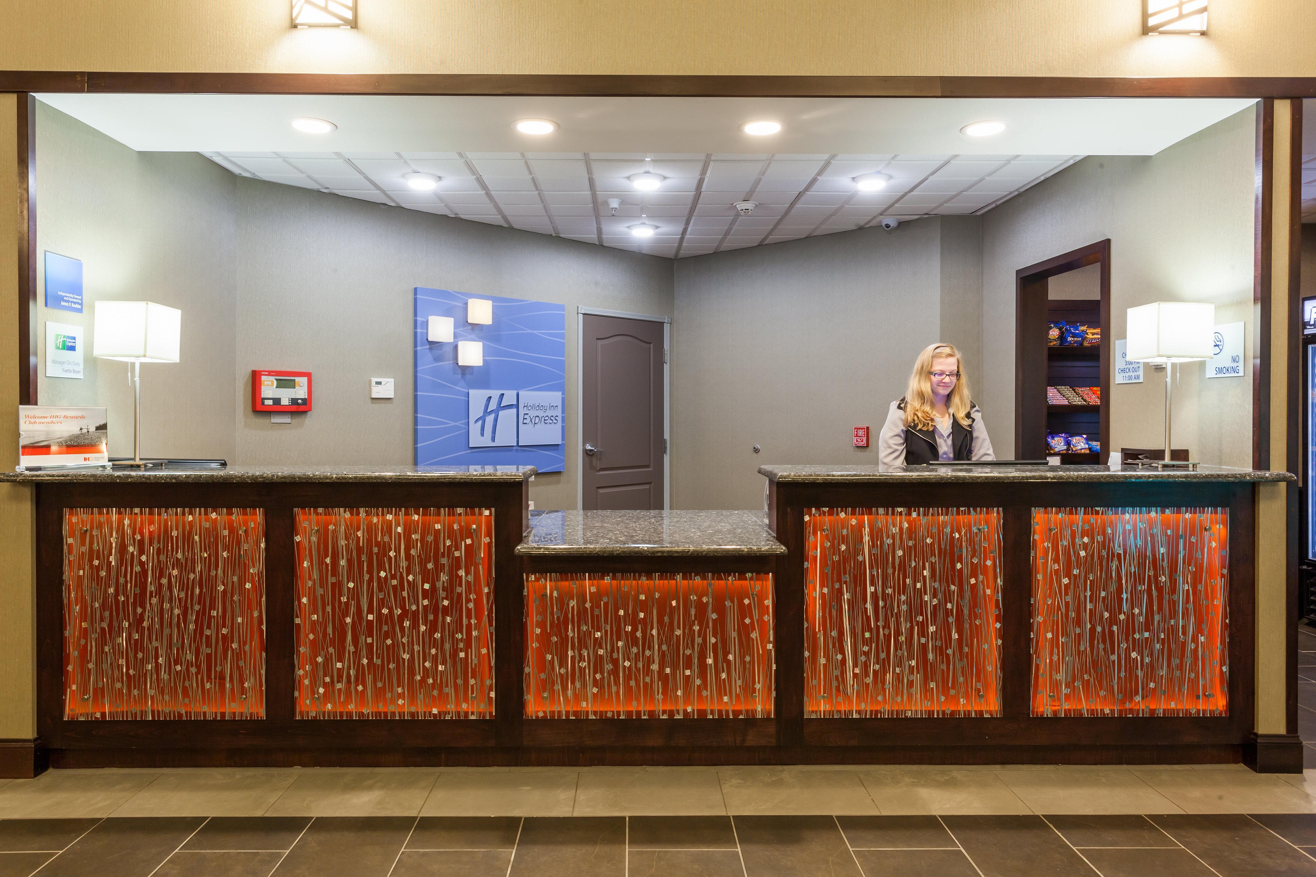 Holiday Inn Express & Suites Rapid City By Ihg Exteriör bild